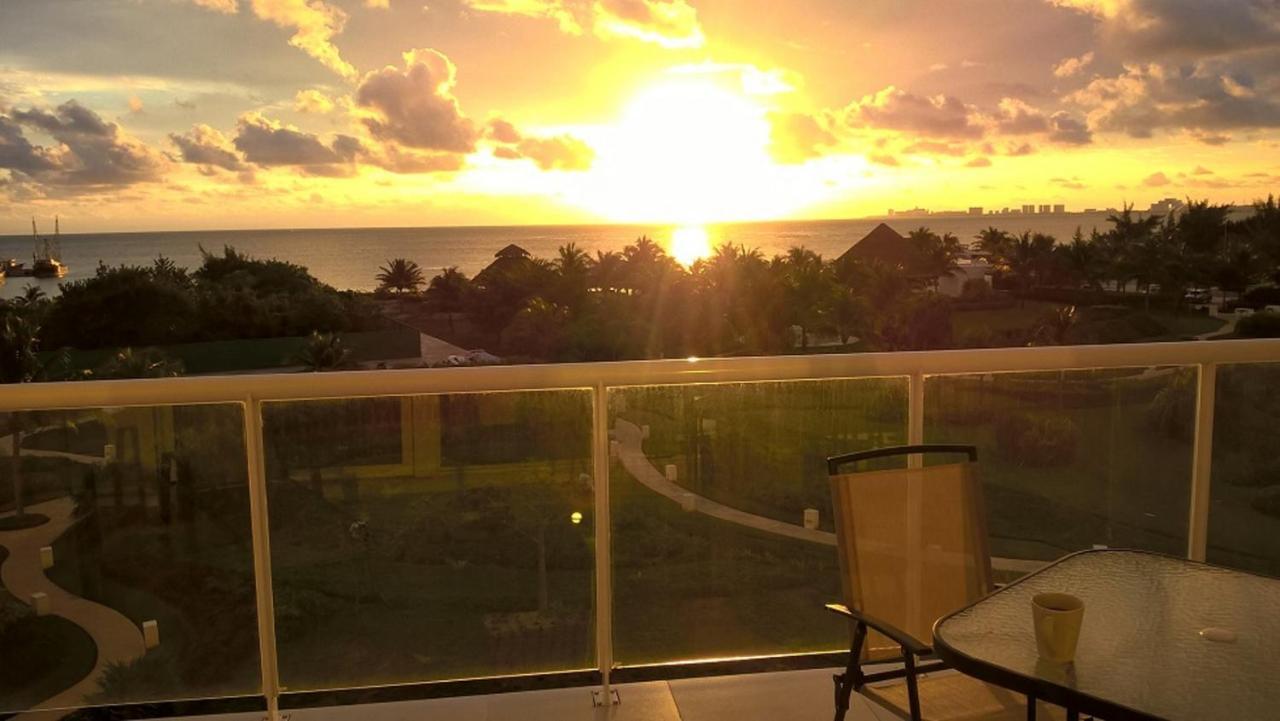 Appartamento Swim The Caribbean & Work With A View Cancún Esterno foto